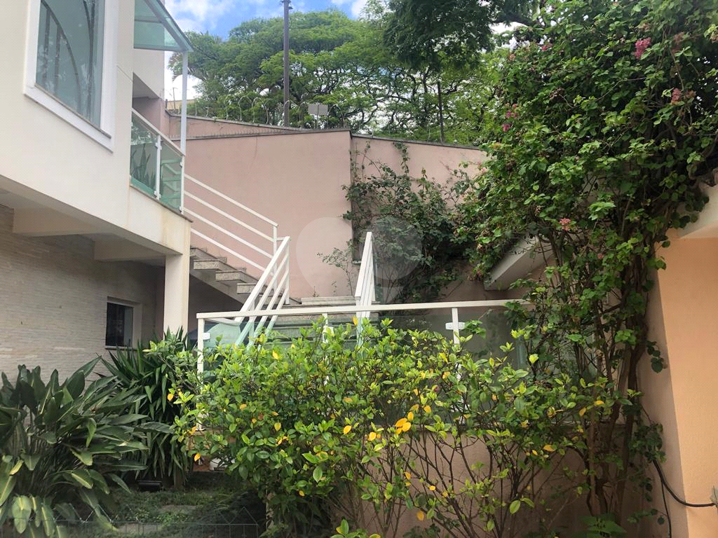 Excelente sobrado no Jardim 
virginia Bianca
