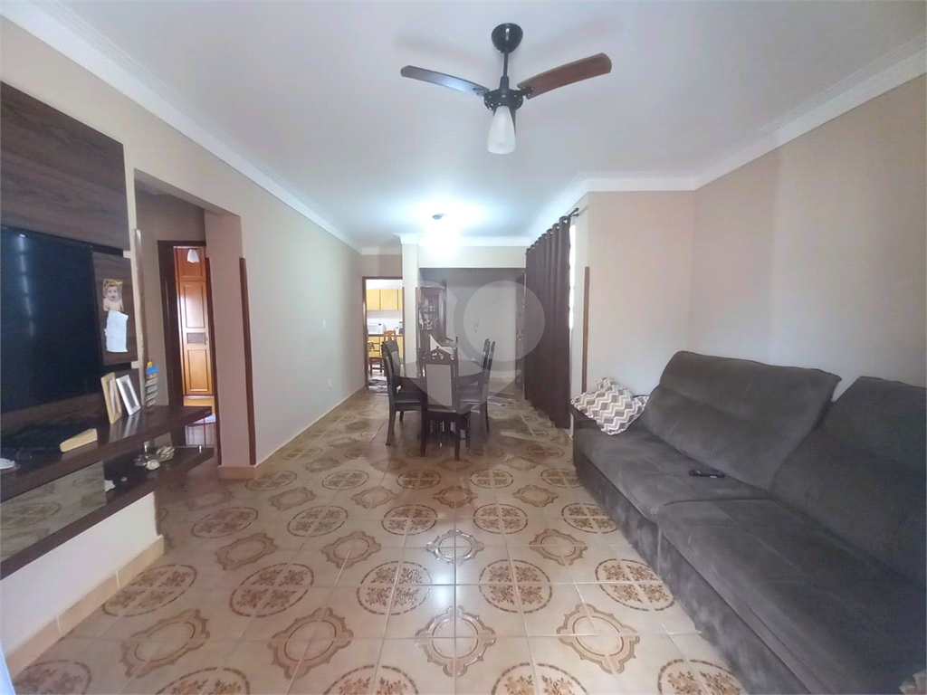 Apartamento para venda possui 82 metros quadrados com 2 quartos em Tupi - Praia Grande - SP