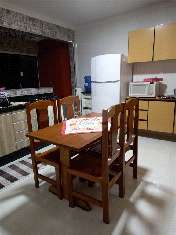 Apartamento para venda possui 82 metros quadrados com 2 quartos em Tupi - Praia Grande - SP