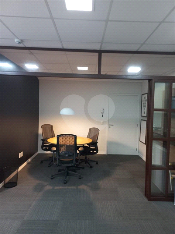 Excelente Sala Comercial na Chácara Santo Antônio