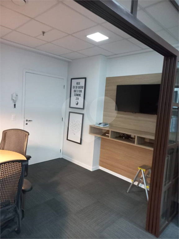 Excelente Sala Comercial na Chácara Santo Antônio