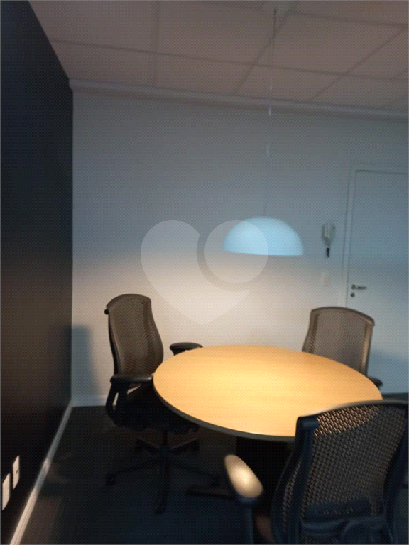 Excelente Sala Comercial na Chácara Santo Antônio