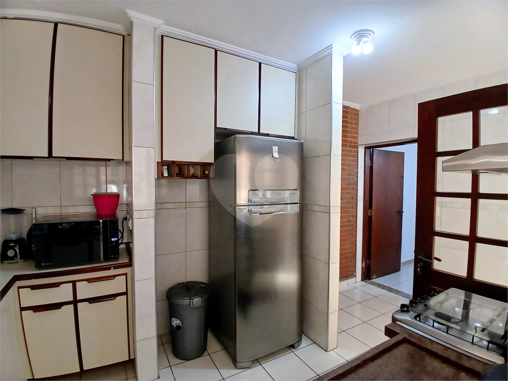 Sobrado reformado no Bortolândia com 3 dormitórios, garagem fechada 