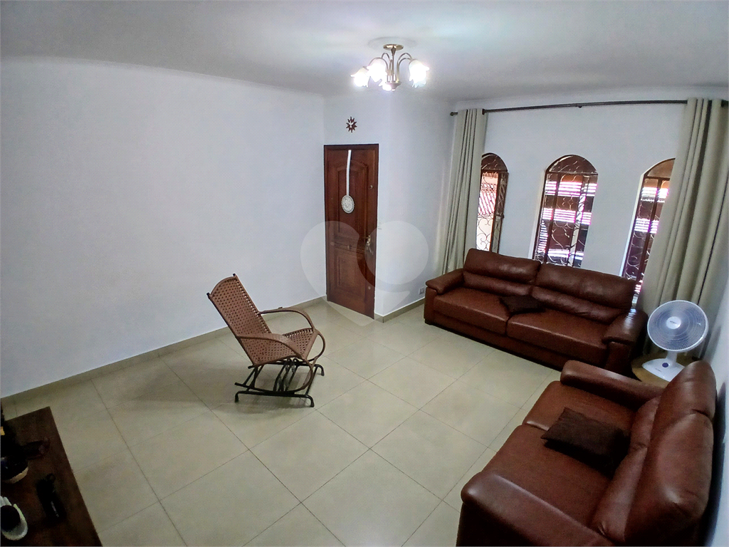 Sobrado reformado no Bortolândia com 3 dormitórios, garagem fechada 