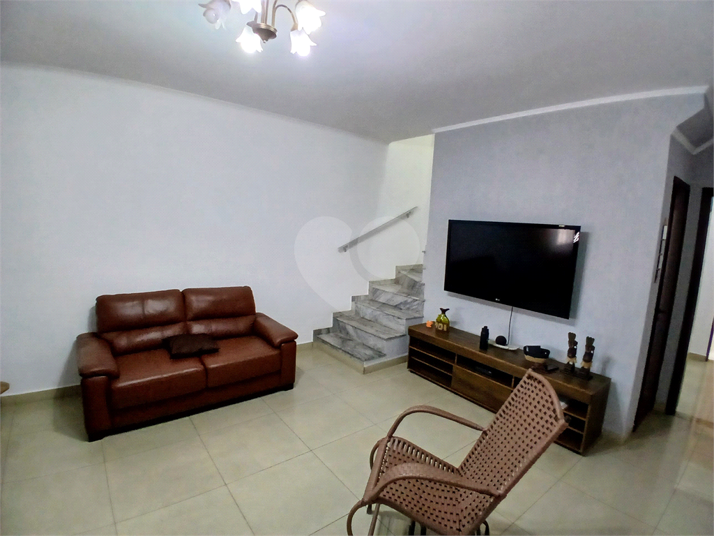 Sobrado reformado no Bortolândia com 3 dormitórios, garagem fechada 