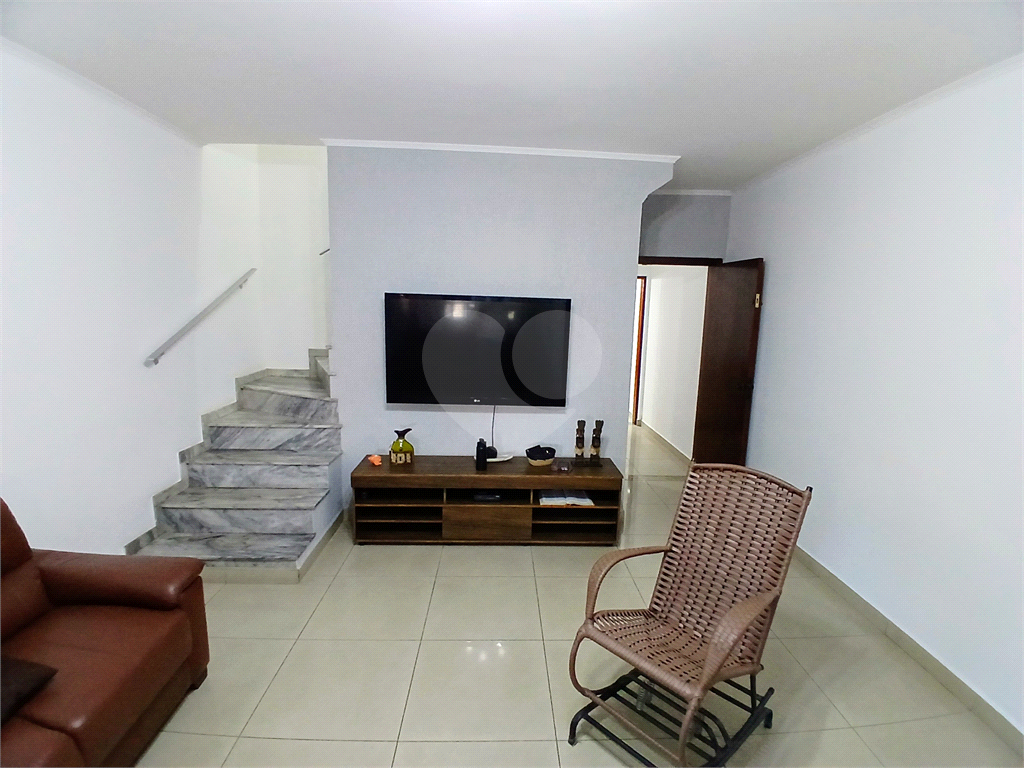 Sobrado reformado no Bortolândia com 3 dormitórios, garagem fechada 