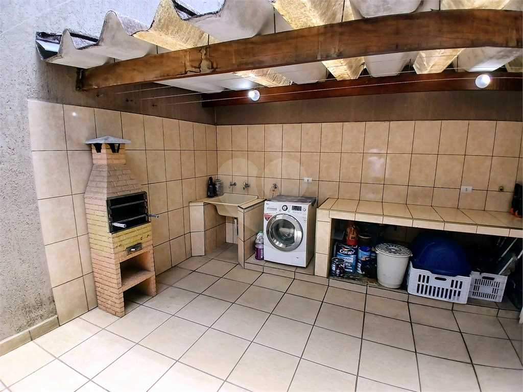 Sobrado reformado no Bortolândia com 3 dormitórios, garagem fechada 