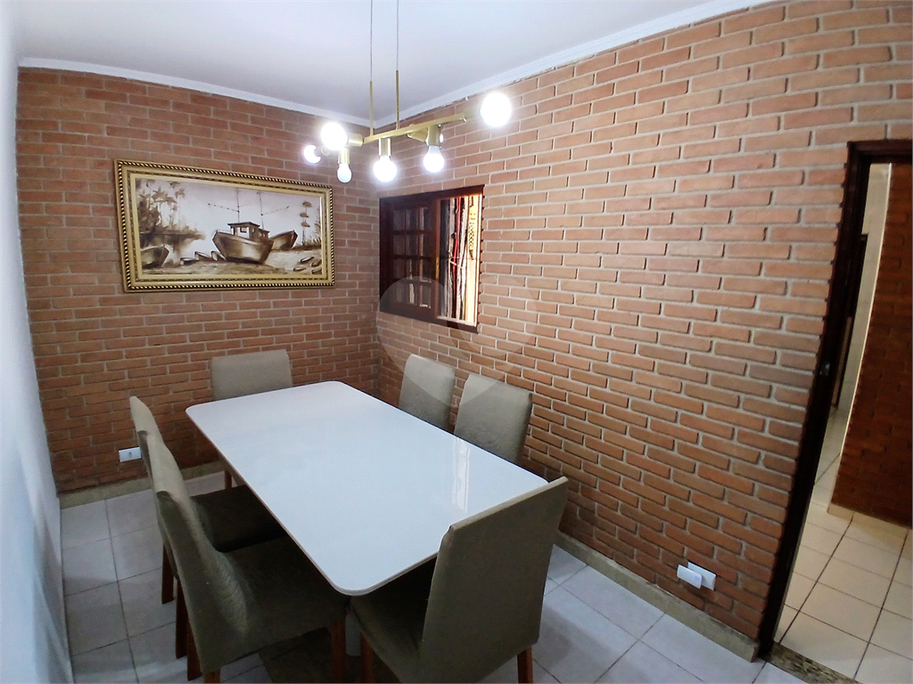 Sobrado reformado no Bortolândia com 3 dormitórios, garagem fechada 