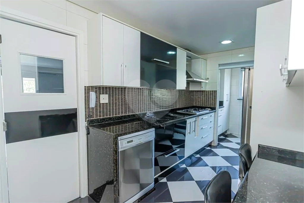 Apartamento Parque São Domingos 3 suítes, e 5 banheiros no total, 2 vagas de garagem e deposito