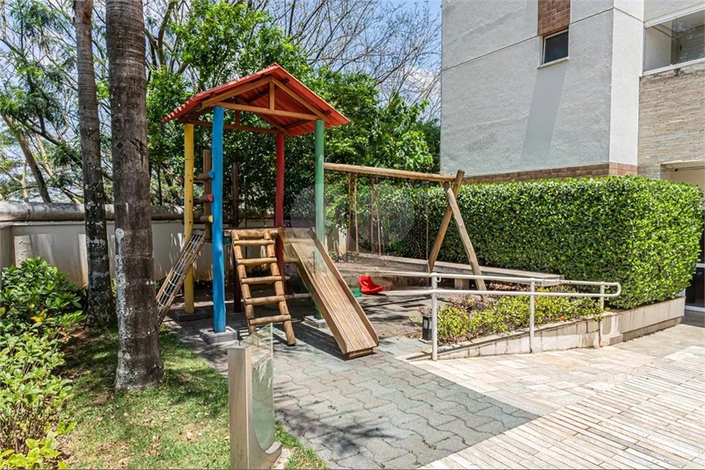 Apartamento Parque São Domingos 3 suítes, e 5 banheiros no total, 2 vagas de garagem e deposito