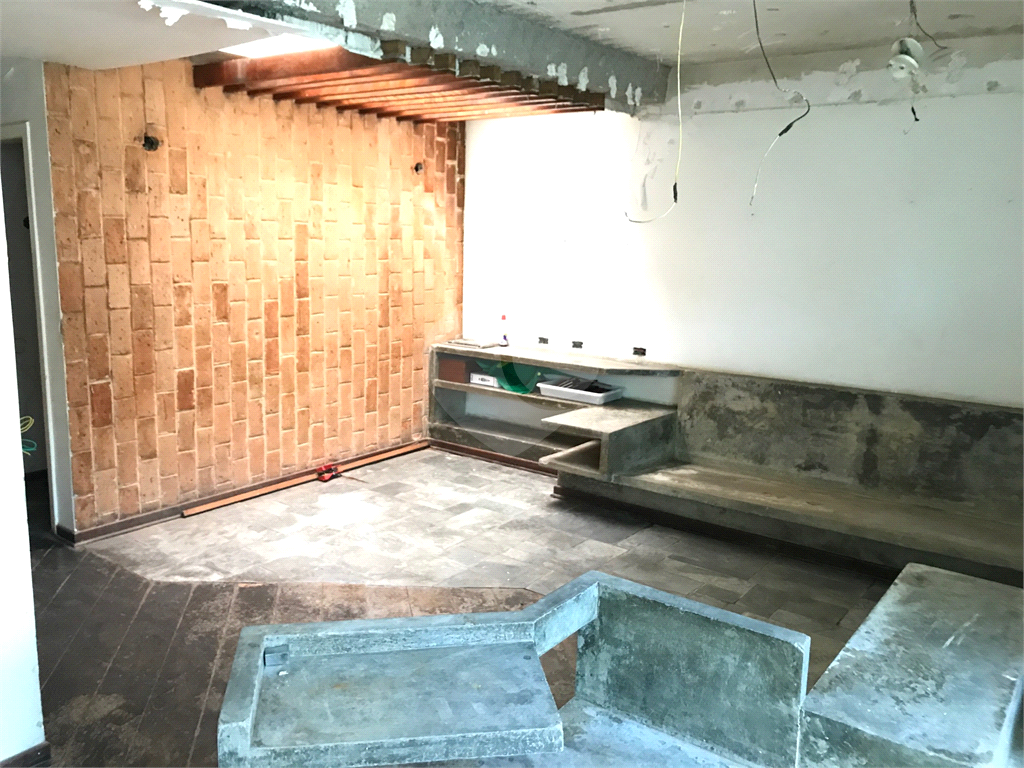 OPORTUNIDADE - CASA TÉRREA PARA REFORMA - JARDIM PERI PERI