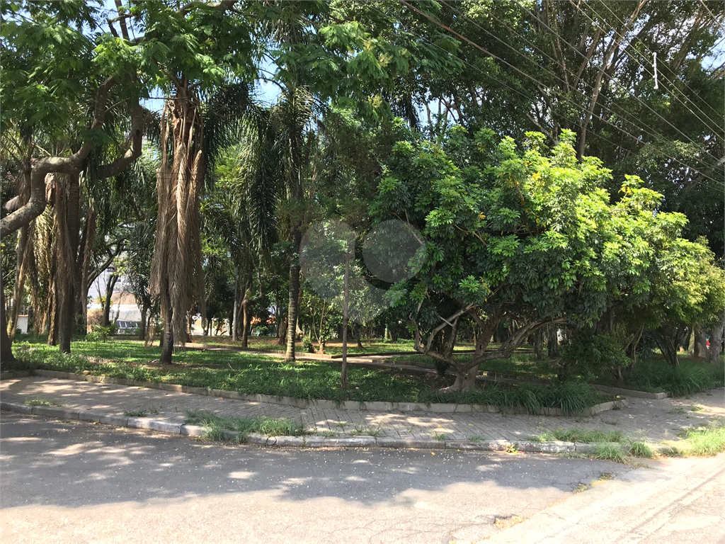 Excelente terreno localizado ao lado da Praça Maria Luiza Villares