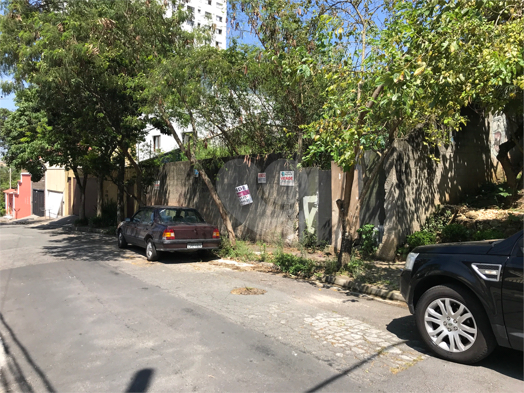 Excelente terreno localizado ao lado da Praça Maria Luiza Villares