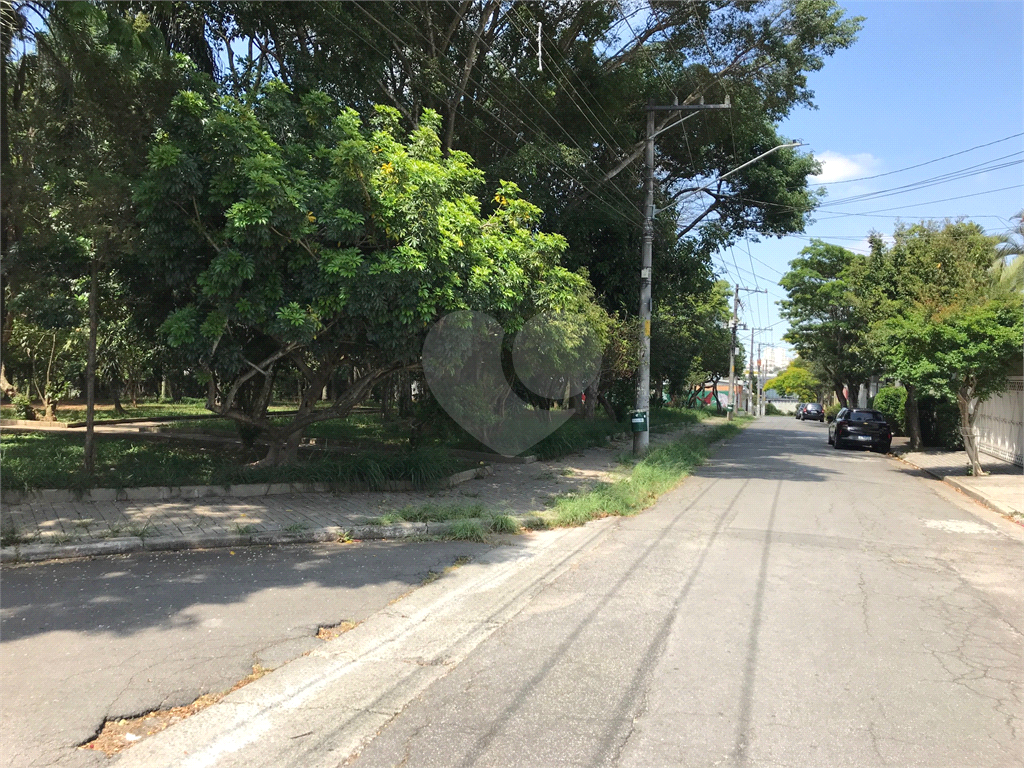 Excelente terreno localizado ao lado da Praça Maria Luiza Villares
