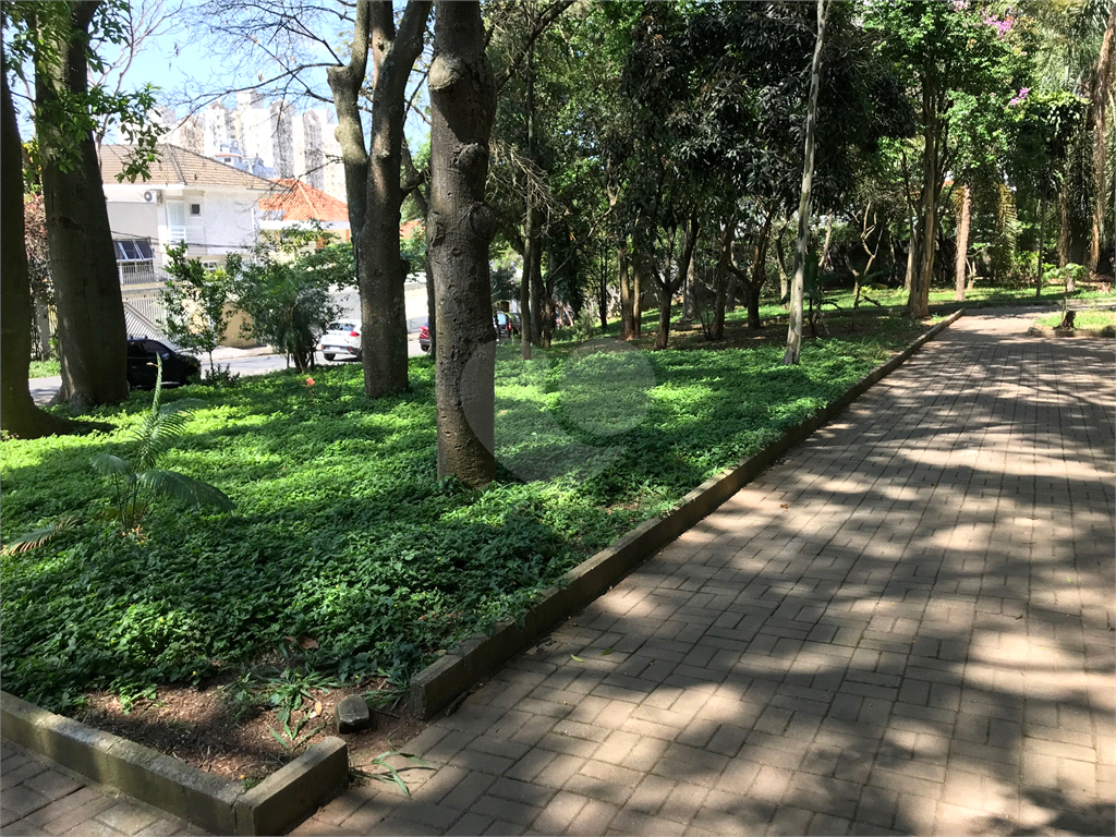 Excelente terreno localizado ao lado da Praça Maria Luiza Villares