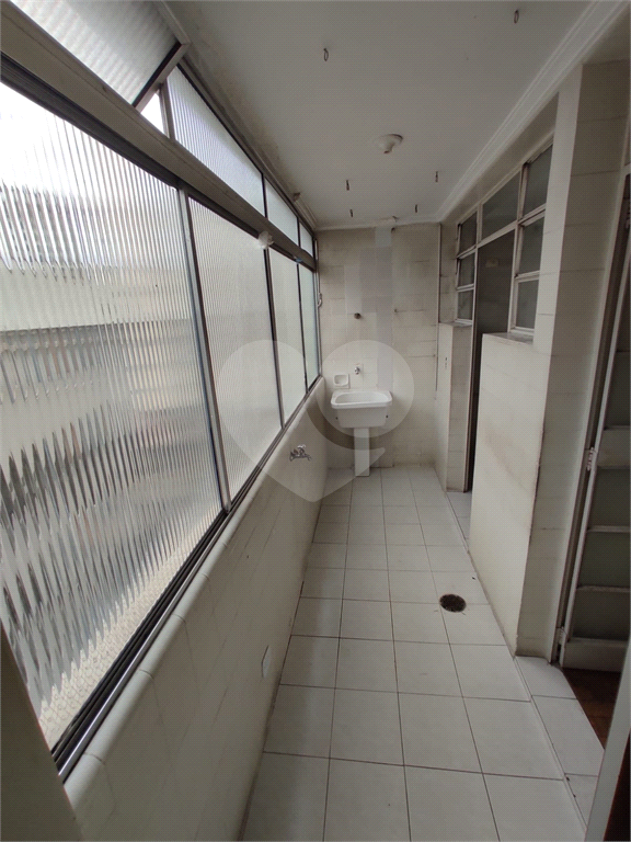 Ap próximo ao metrô Marechal Deodoro. 