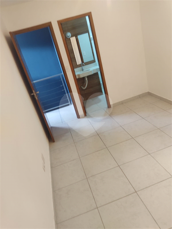 Sobrado em cond fechado, 2 vgs a 500 mt do metrô P. Inglesa. 