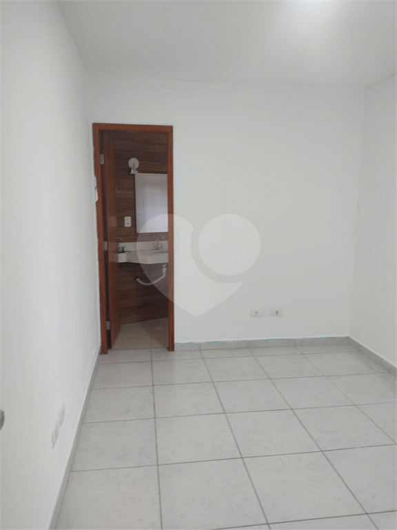 Sobrado em cond fechado, 2 vgs a 500 mt do metrô P. Inglesa. 