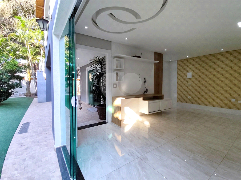 Vendo sobrado 3 suítes, com quintal px. Vila Rosalia - Guarulhos