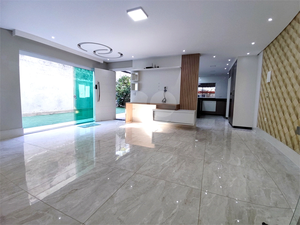 Vendo sobrado 3 suítes, com quintal px. Vila Rosalia - Guarulhos