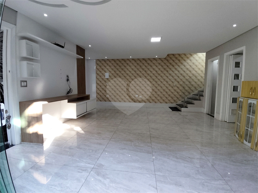 Vendo sobrado 3 suítes, com quintal px. Vila Rosalia - Guarulhos