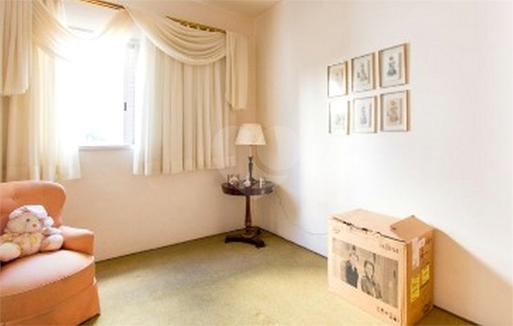 APARTAMENTO em CAMPO BELO