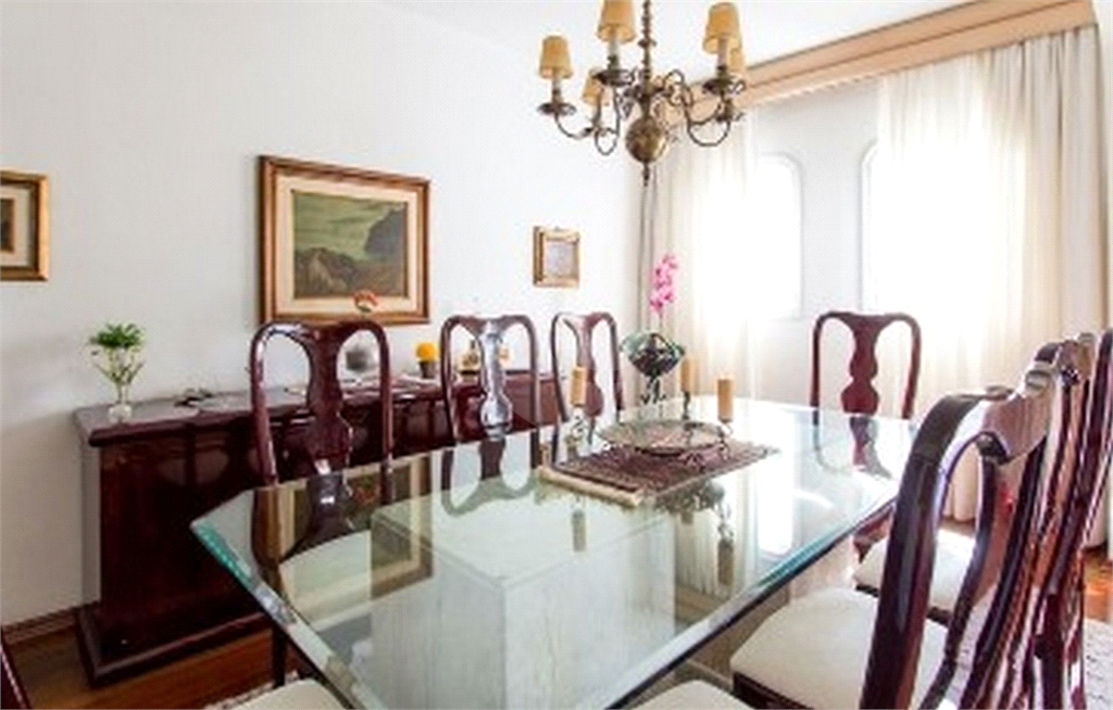 APARTAMENTO em CAMPO BELO