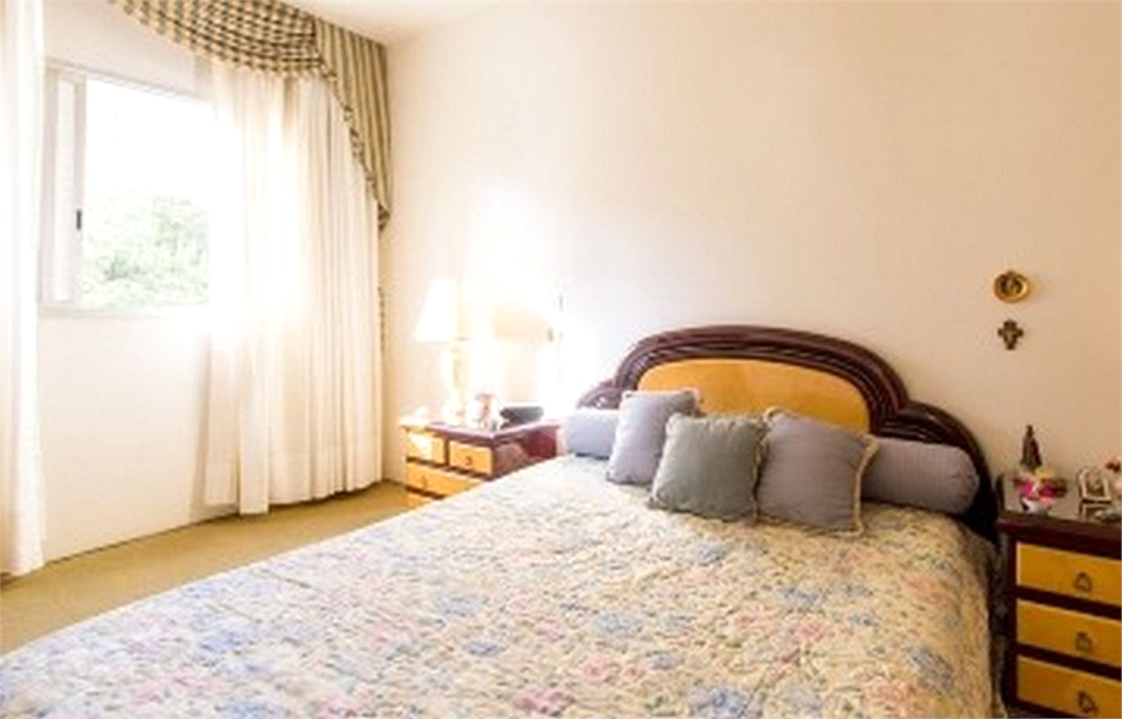 APARTAMENTO em CAMPO BELO