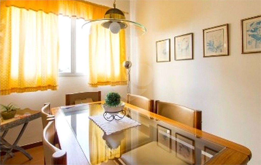APARTAMENTO em CAMPO BELO