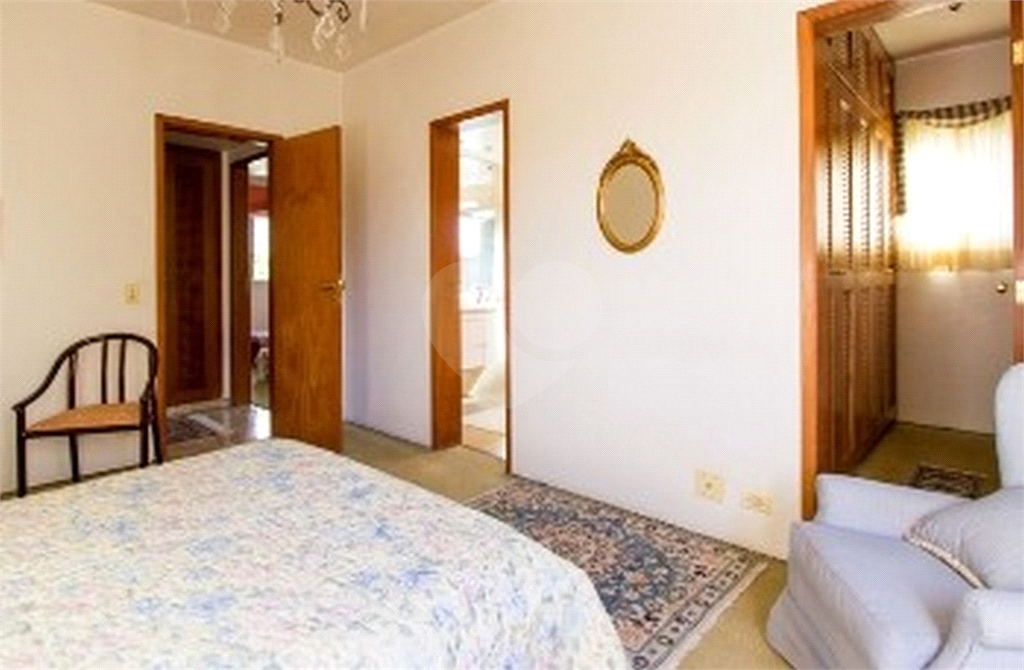 APARTAMENTO em CAMPO BELO
