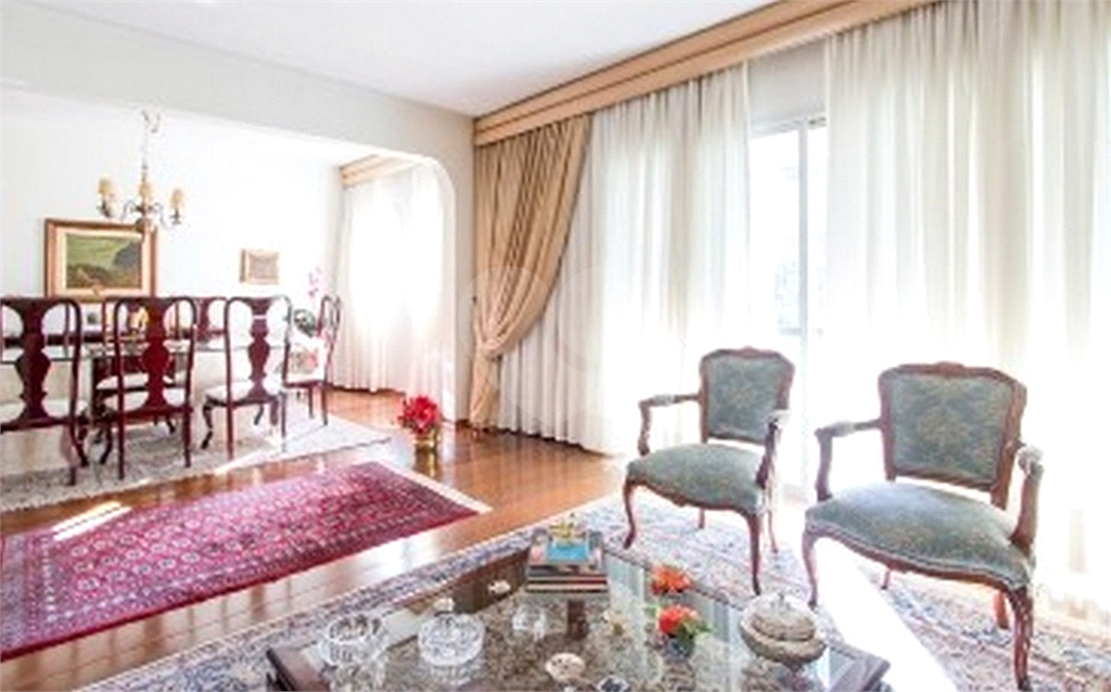 APARTAMENTO em CAMPO BELO