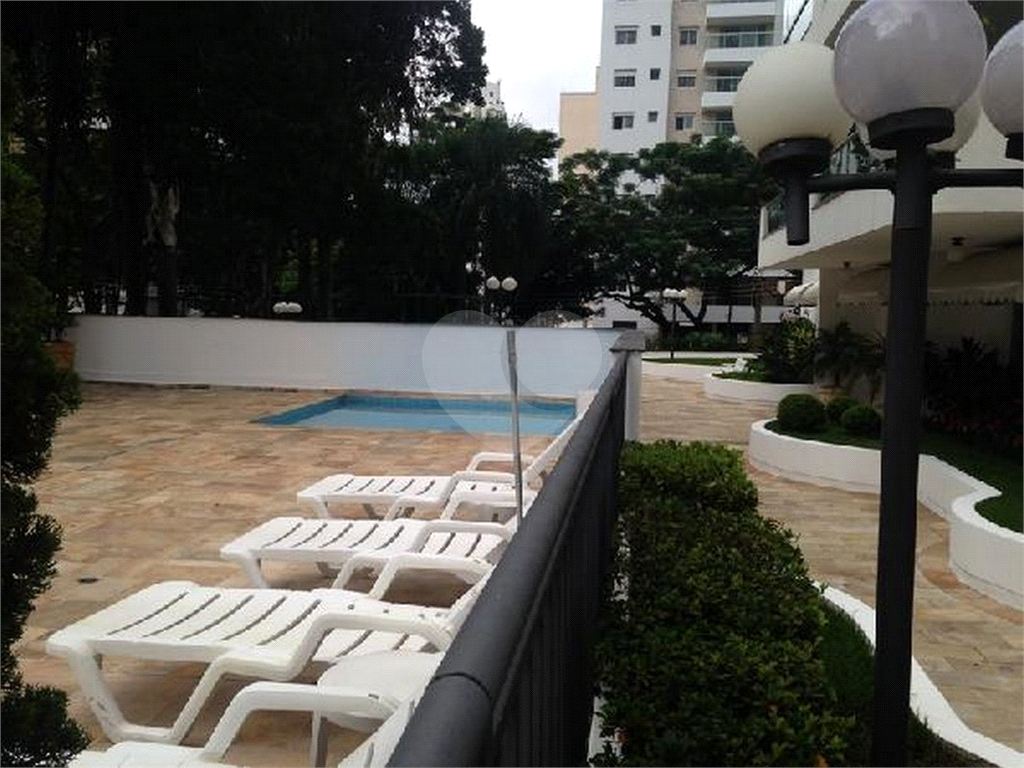 APARTAMENTO em CAMPO BELO