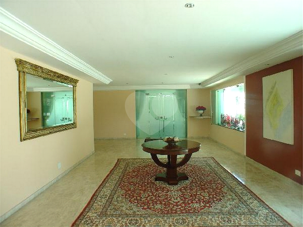 APARTAMENTO em CAMPO BELO