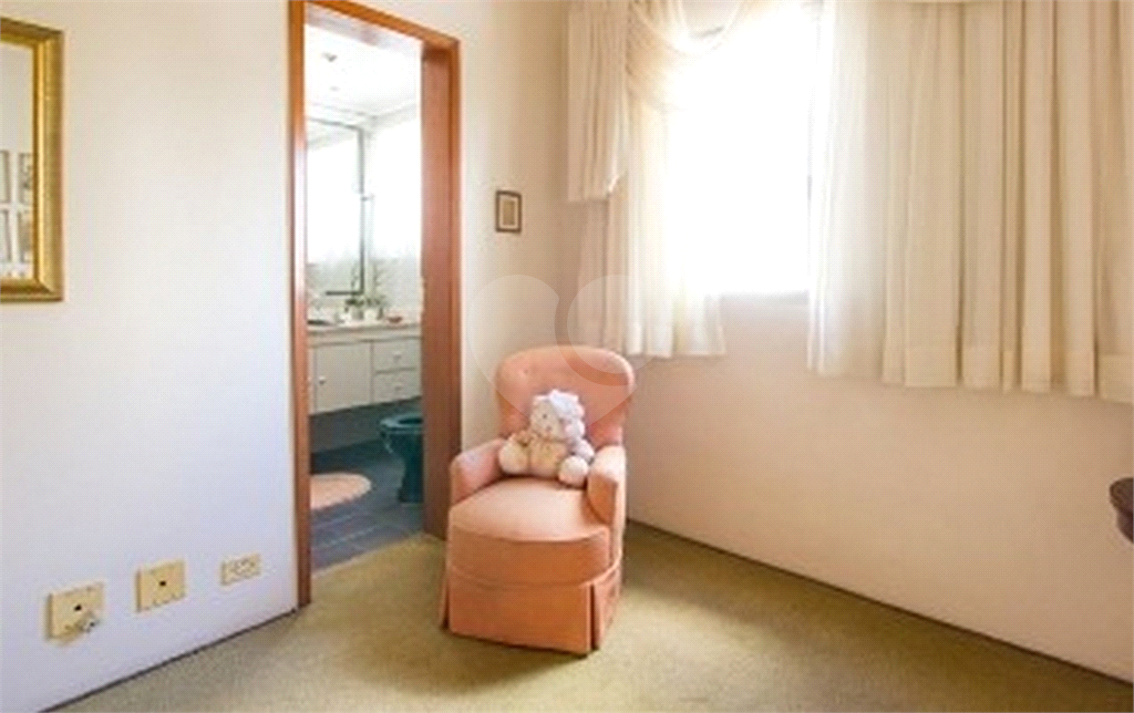 APARTAMENTO em CAMPO BELO