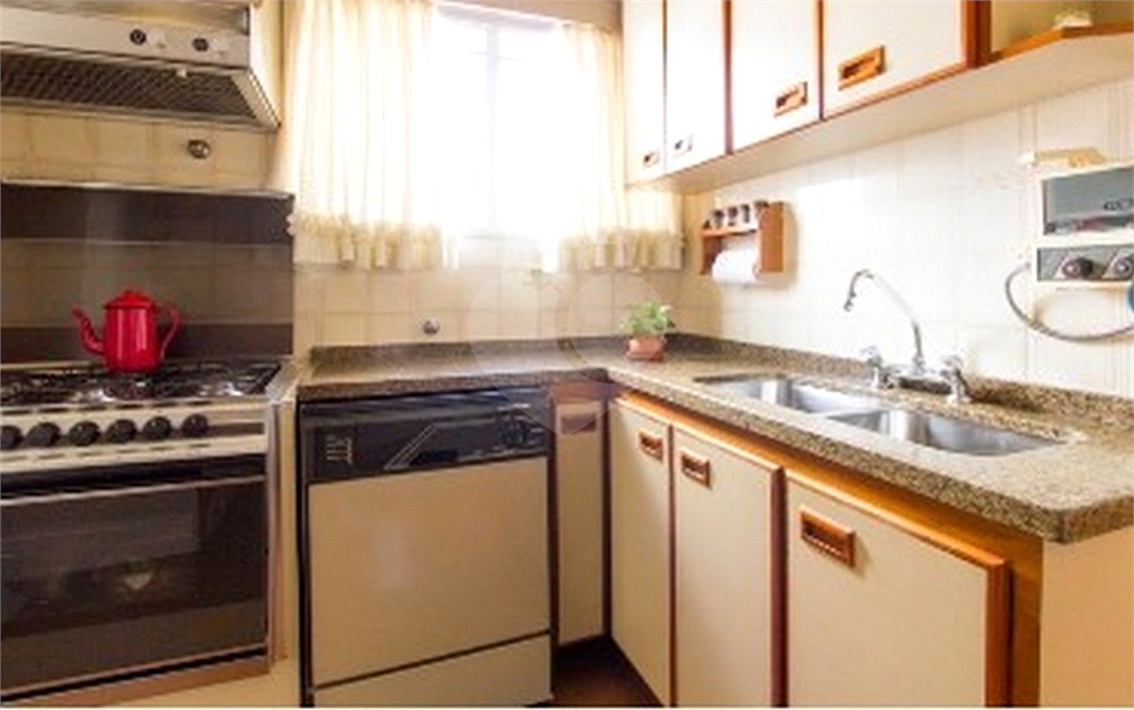 APARTAMENTO em CAMPO BELO