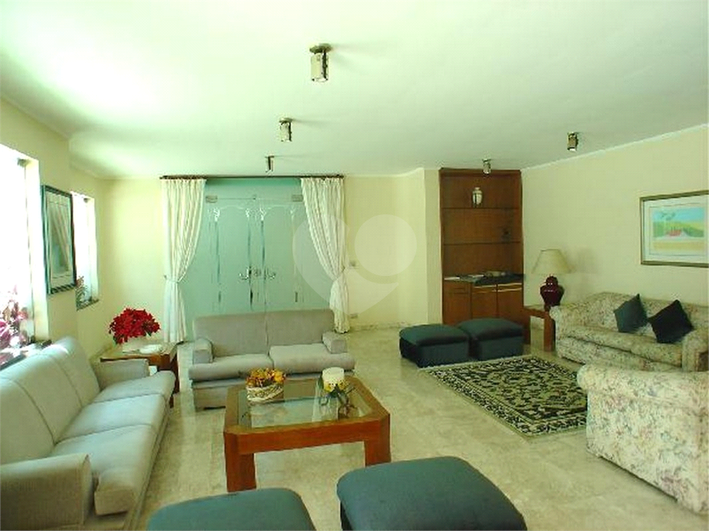 APARTAMENTO em CAMPO BELO