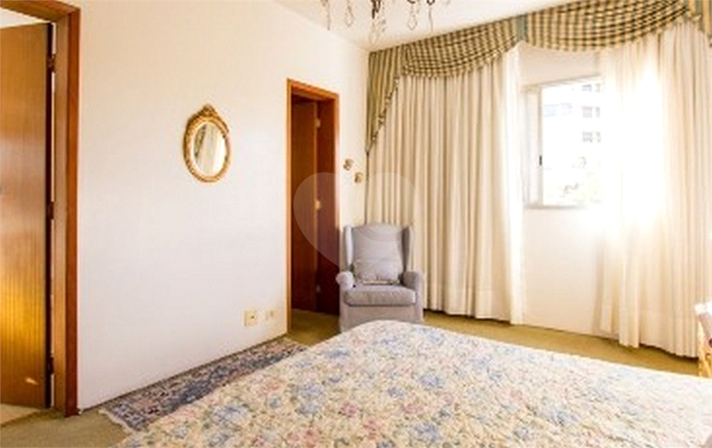 APARTAMENTO em CAMPO BELO