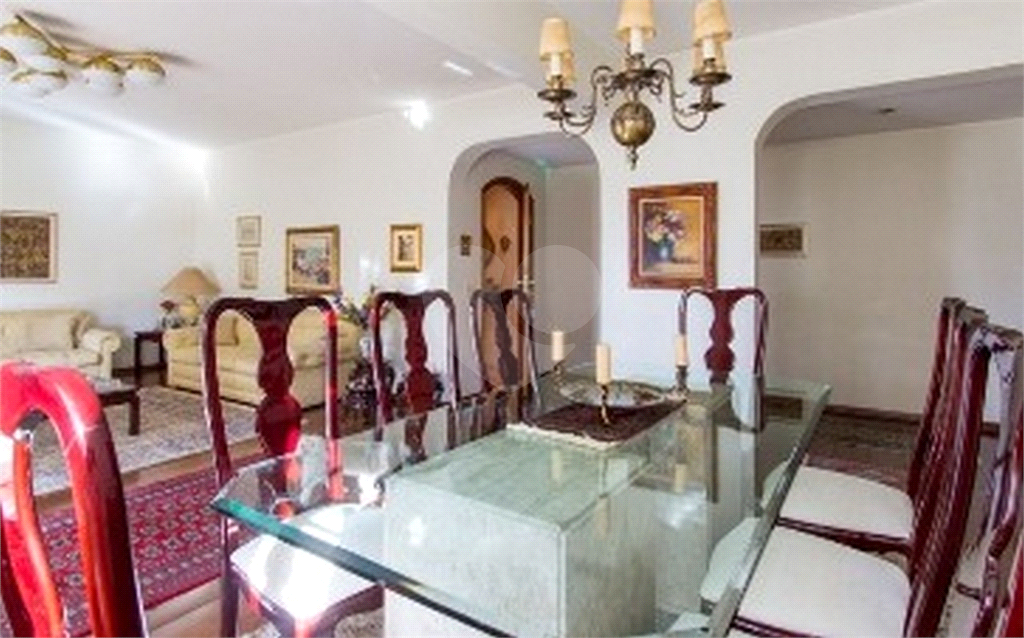 APARTAMENTO em CAMPO BELO