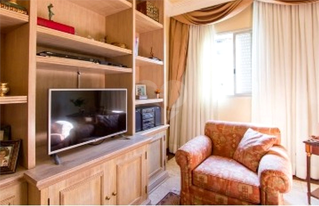 APARTAMENTO em CAMPO BELO