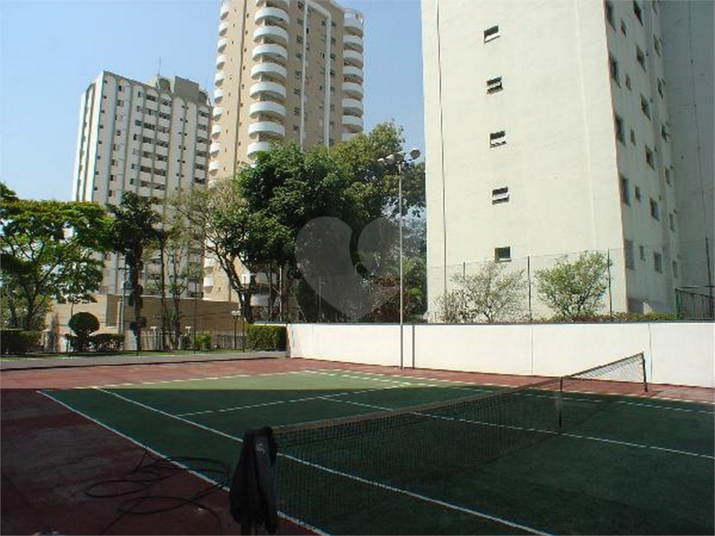 APARTAMENTO em CAMPO BELO