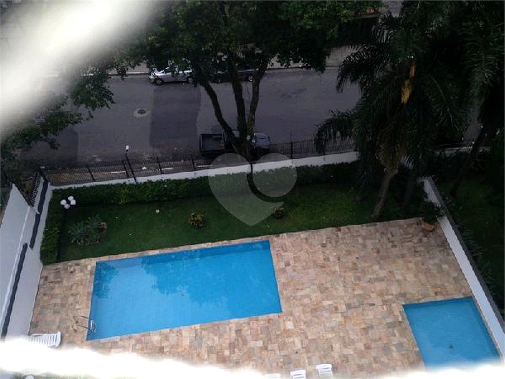 APARTAMENTO em CAMPO BELO