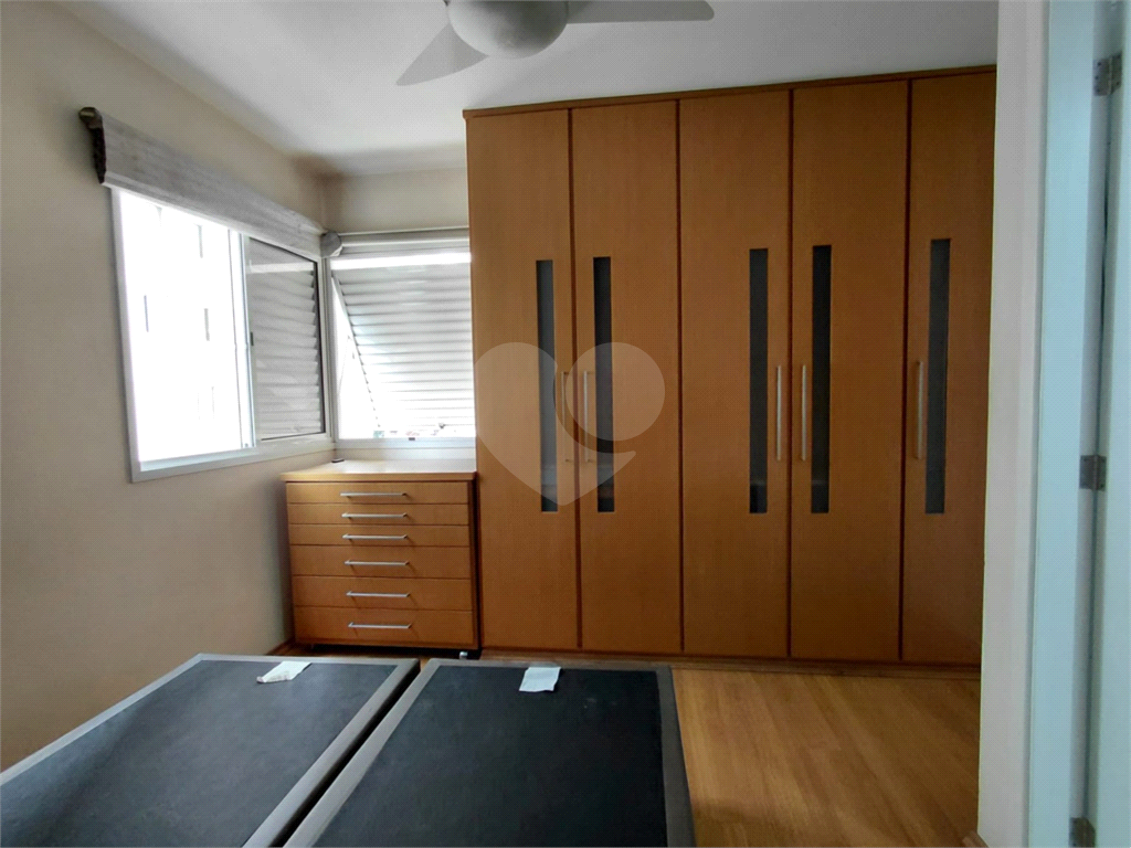 Imóvel de 96m² com ampla sala de estar com varanda 3 quartos, piscina churrasqueira playground 2 vagas de garagem Vl. Romana