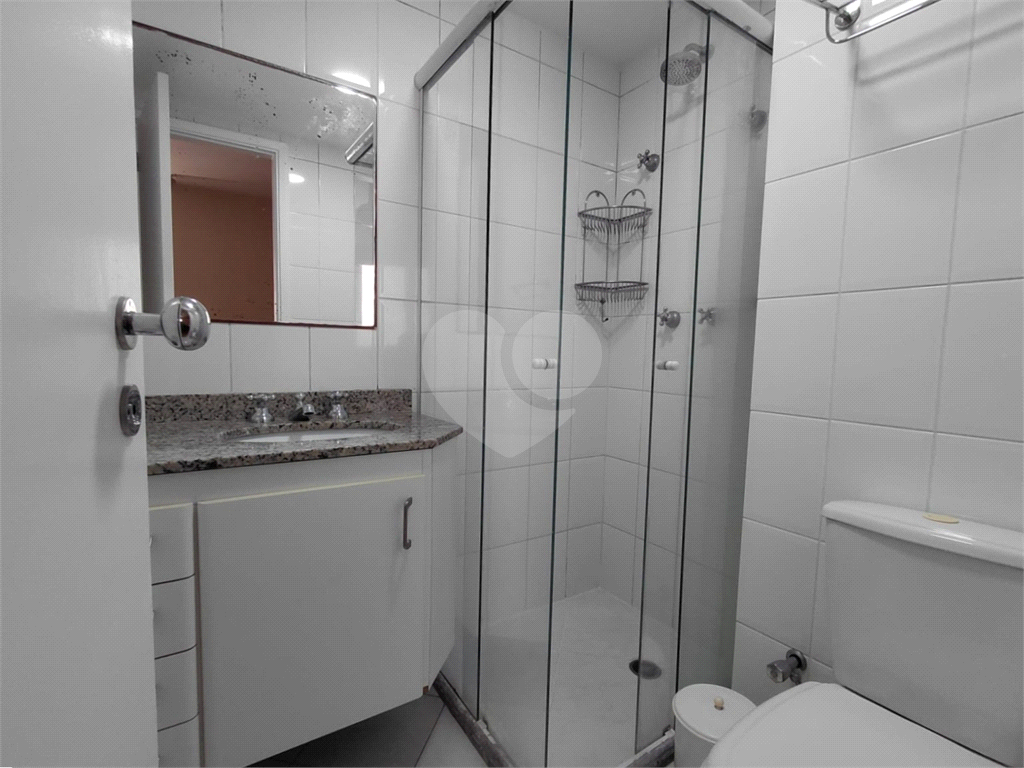 Imóvel de 96m² com ampla sala de estar com varanda 3 quartos, piscina churrasqueira playground 2 vagas de garagem Vl. Romana