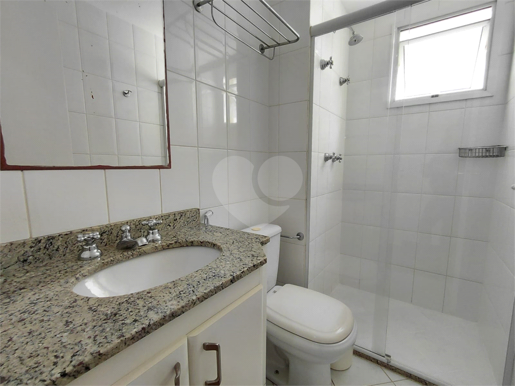 Imóvel de 96m² com ampla sala de estar com varanda 3 quartos, piscina churrasqueira playground 2 vagas de garagem Vl. Romana