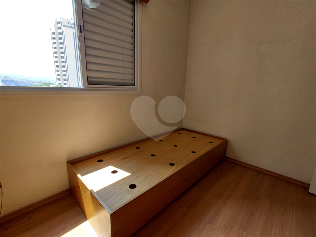 Imóvel de 96m² com ampla sala de estar com varanda 3 quartos, piscina churrasqueira playground 2 vagas de garagem Vl. Romana