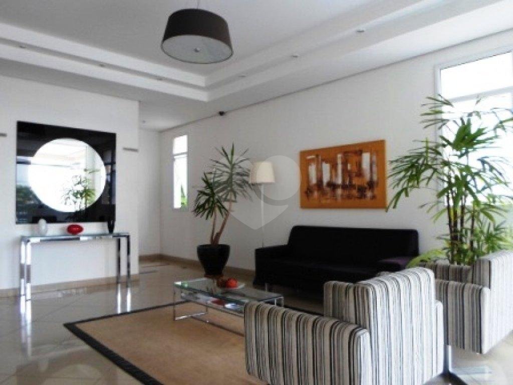 Imóvel de 96m² com ampla sala de estar com varanda 3 quartos, piscina churrasqueira playground 2 vagas de garagem Vl. Romana