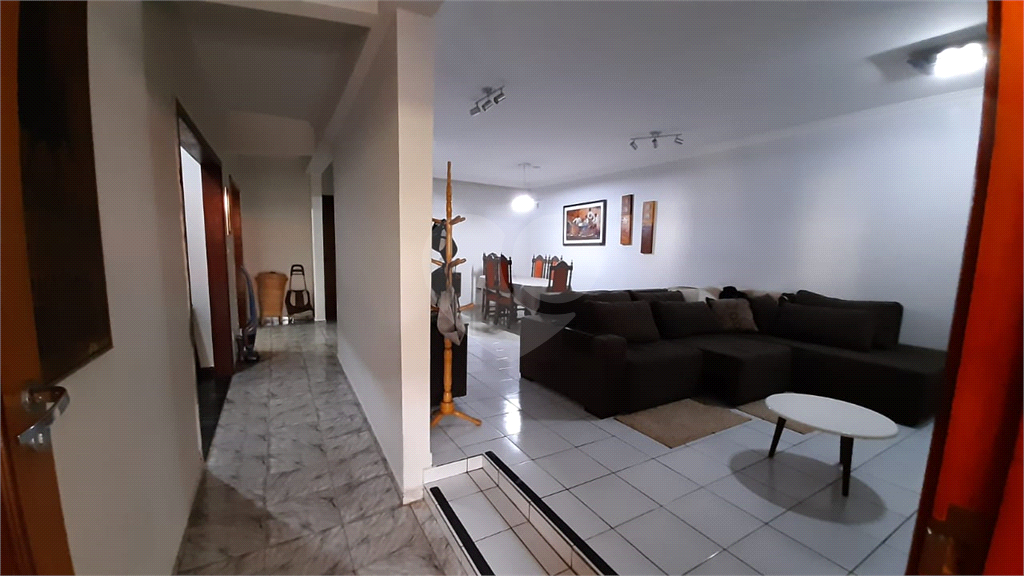 Casa à venda com 4 quartos, 600m² - Foto 2