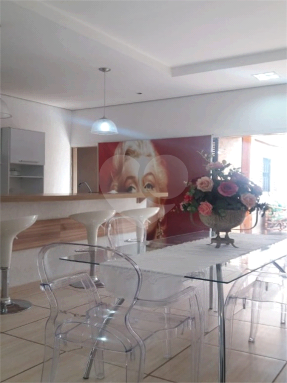 Casa à venda com 2 quartos, 300m² - Foto 3