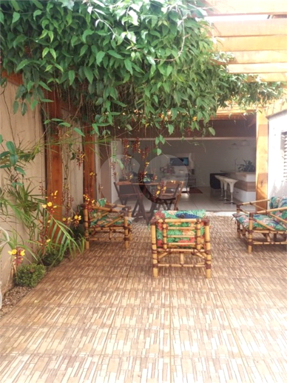 Casa à venda com 2 quartos, 300m² - Foto 2