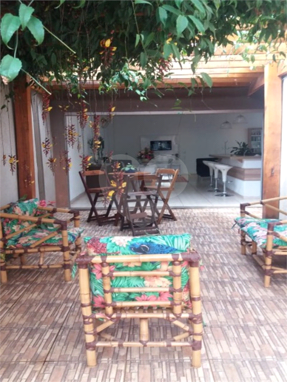 Casa à venda com 2 quartos, 300m² - Foto 1